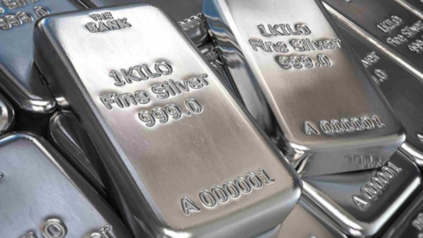 Chinese Silver Fund Halts Trading illustrated by silver bullion amid market volatility