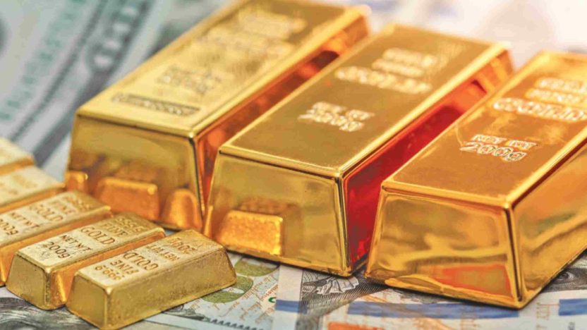 Gold prices hit a new record as global risks rise and the U.S. dollar weakens