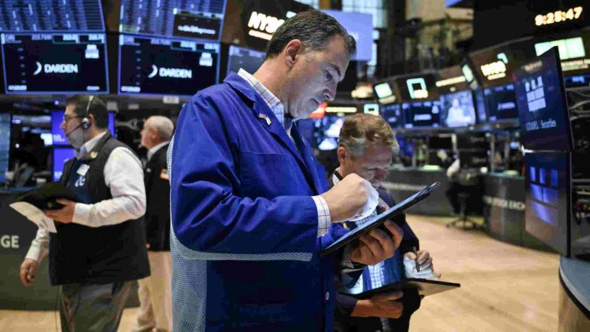 Financial reporter tracking U.S. stock index futures amid ongoing technology sector declines