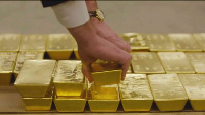 Gold bullion symbolizing rebound in U.S. gold prices amid economic uncertainty