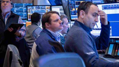 Market traders monitor declining U.S. stock futures amid tech sector pressure
