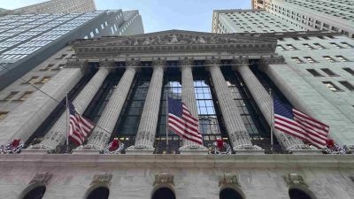 Stock exchange building as U.S. futures rise ahead of key labor market data